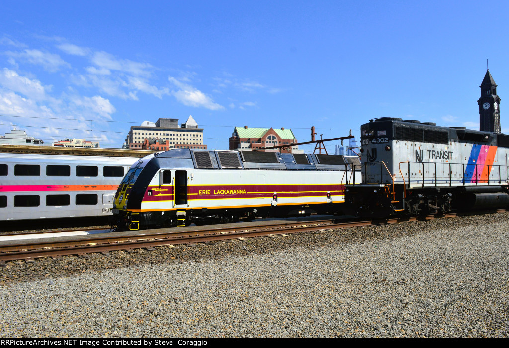 NJT 4519 Partial Shot wirt Cab door open